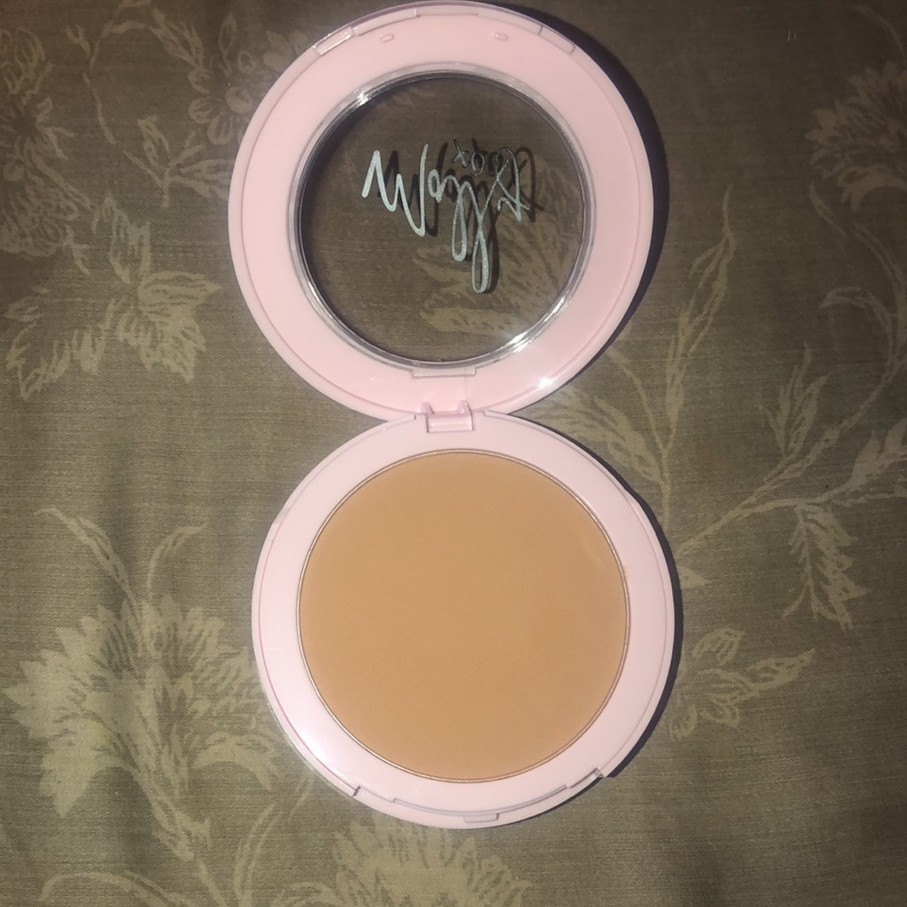 Mally Xo Tan “Soft as Silk Powder Foundation”